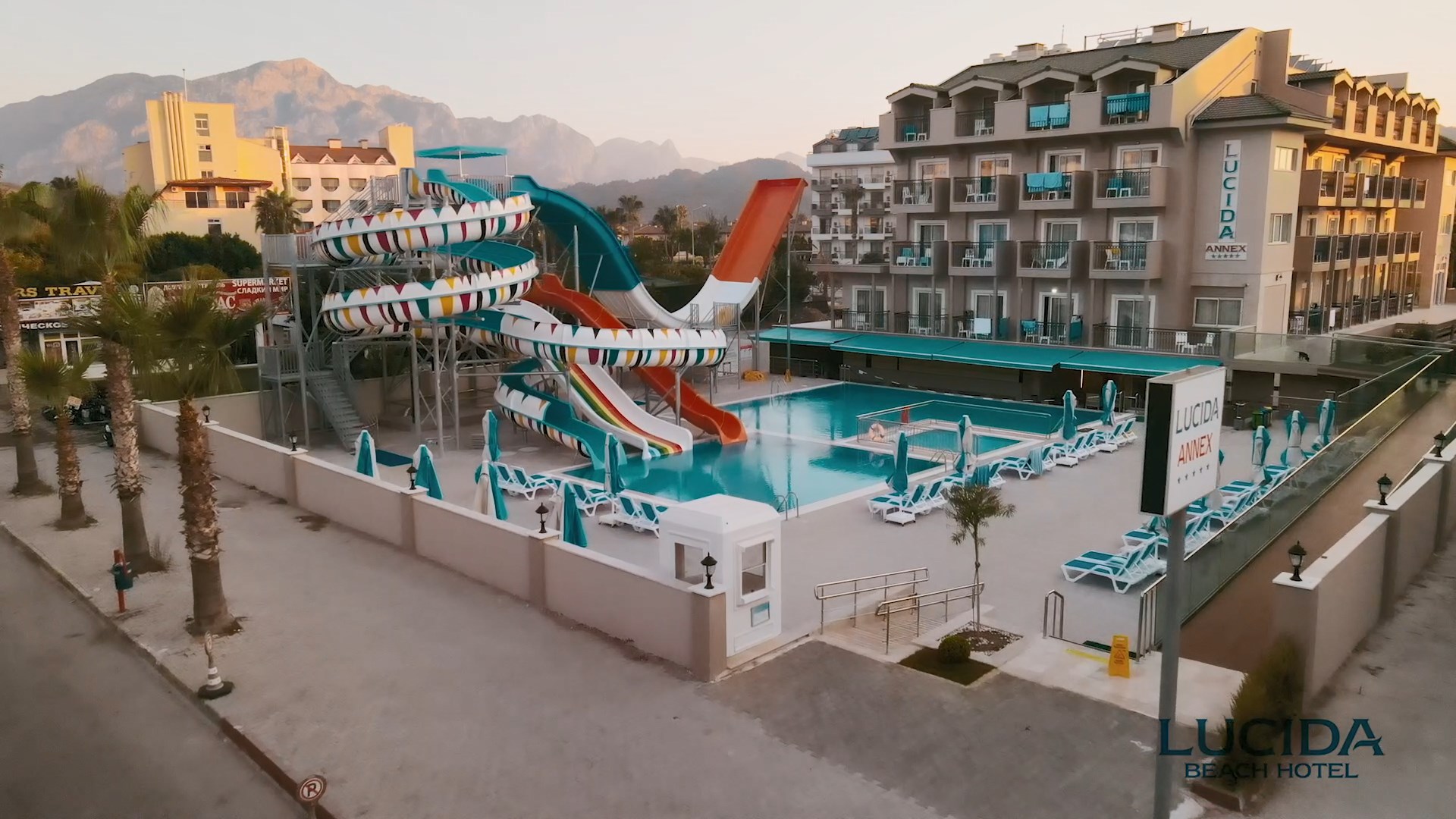 Pool & Beach